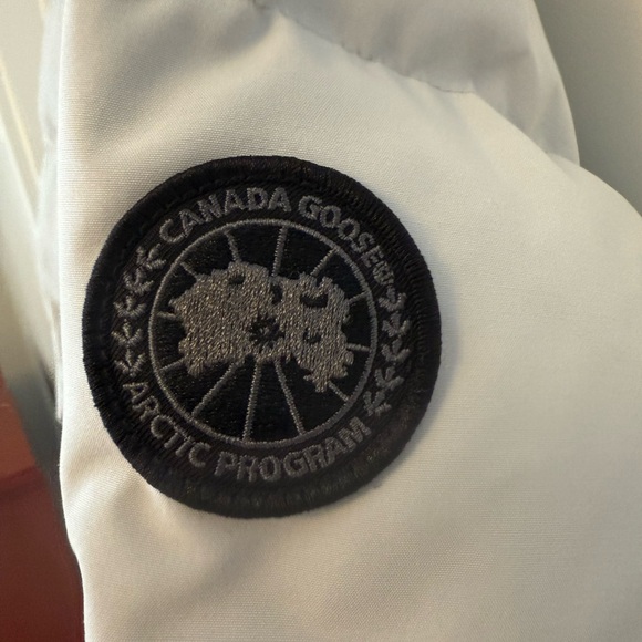 Canada Goose Women’s Lorette Parka - Picture 6 of 15